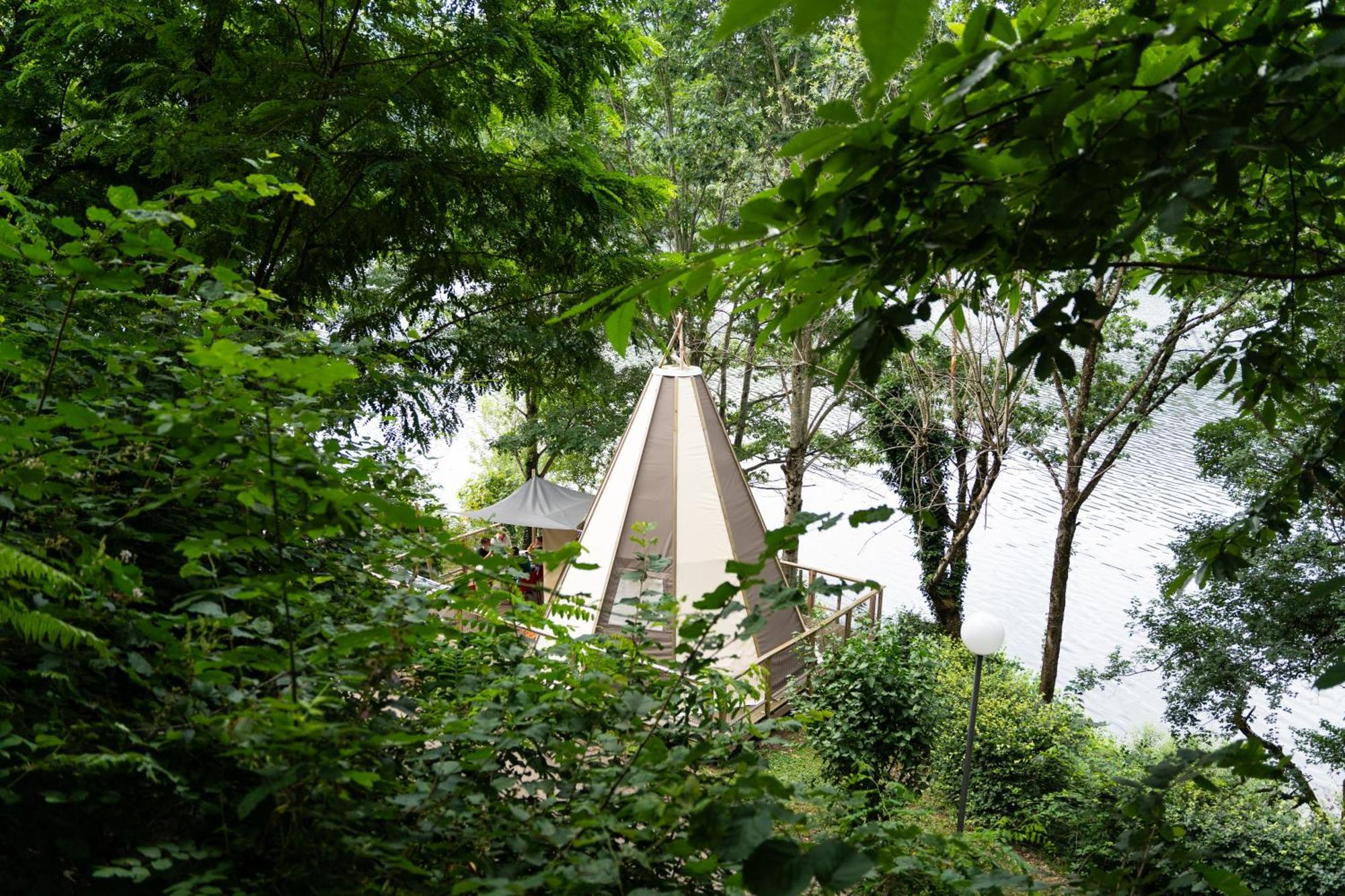 Camping La Source Therondels Zewnętrze zdjęcie